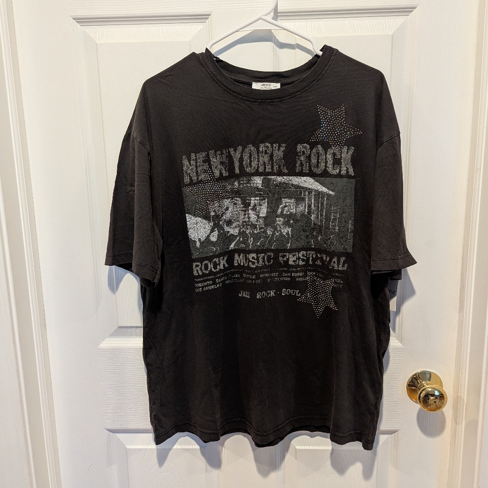 Rebel Black Women's Medium Oversized Festival Music Rock T-Shirt Tee NWT
